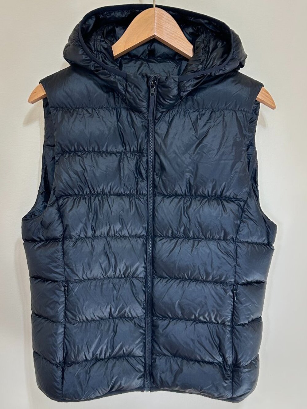 Aritzia TNA "The Little Puff" Packable Hooded Vest Black Womens Size S